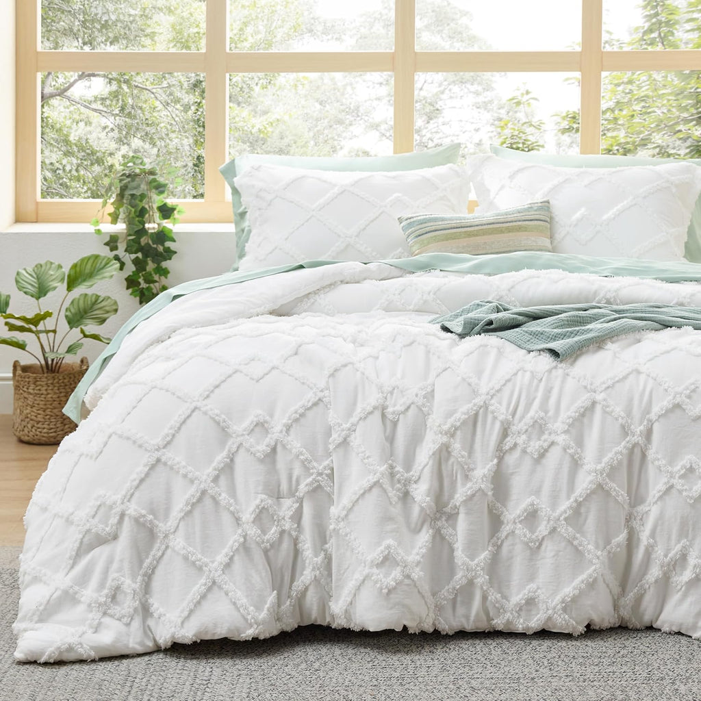 Bedsure Tufted Boho Comforter Set King Size - Beige Boho Bed Set, GentleSoft™ 3 Pieces Farmhouse Shabby Chic Embroidery Bedding, Gifts for Woman, Soft Jacquard King Comforter for All Seasons