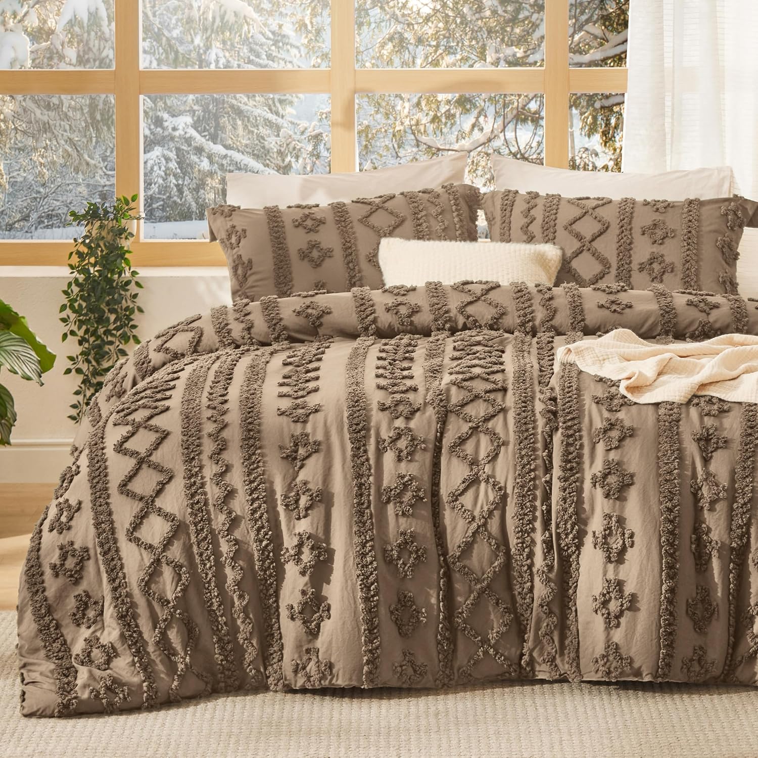 Bedsure Tufted Boho Comforter Set King Size - Beige Boho Bed Set, GentleSoft™ 3 Pieces Farmhouse Shabby Chic Embroidery Bedding, Gifts for Woman, Soft Jacquard King Comforter for All Seasons