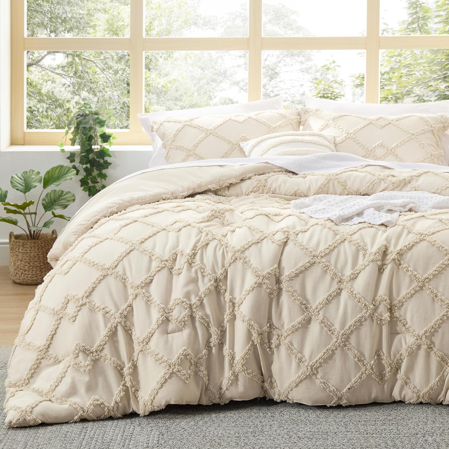 Bedsure Tufted Boho Comforter Set King Size - Beige Boho Bed Set, GentleSoft™ 3 Pieces Farmhouse Shabby Chic Embroidery Bedding, Gifts for Woman, Soft Jacquard King Comforter for All Seasons