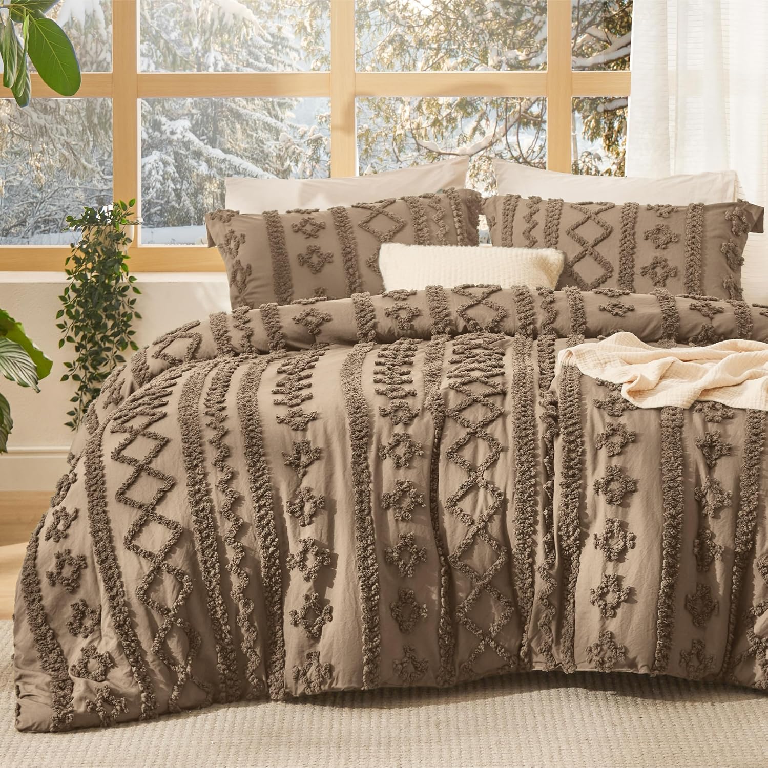 Bedsure Tufted Boho Comforter Set King Size - Beige Boho Bed Set, GentleSoft™ 3 Pieces Farmhouse Shabby Chic Embroidery Bedding, Gifts for Woman, Soft Jacquard King Comforter for All Seasons