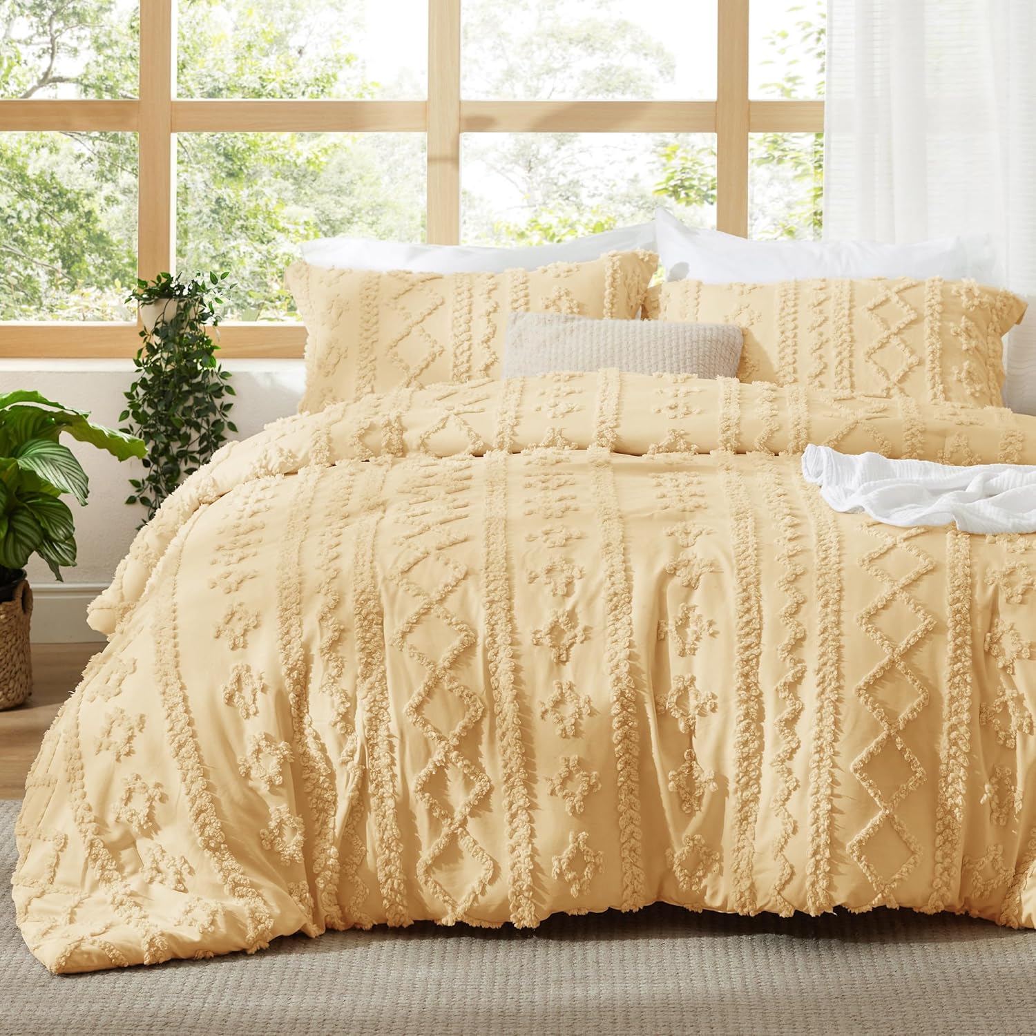 Bedsure Tufted Boho Comforter Set King Size - Beige Boho Bed Set, GentleSoft™ 3 Pieces Farmhouse Shabby Chic Embroidery Bedding, Gifts for Woman, Soft Jacquard King Comforter for All Seasons