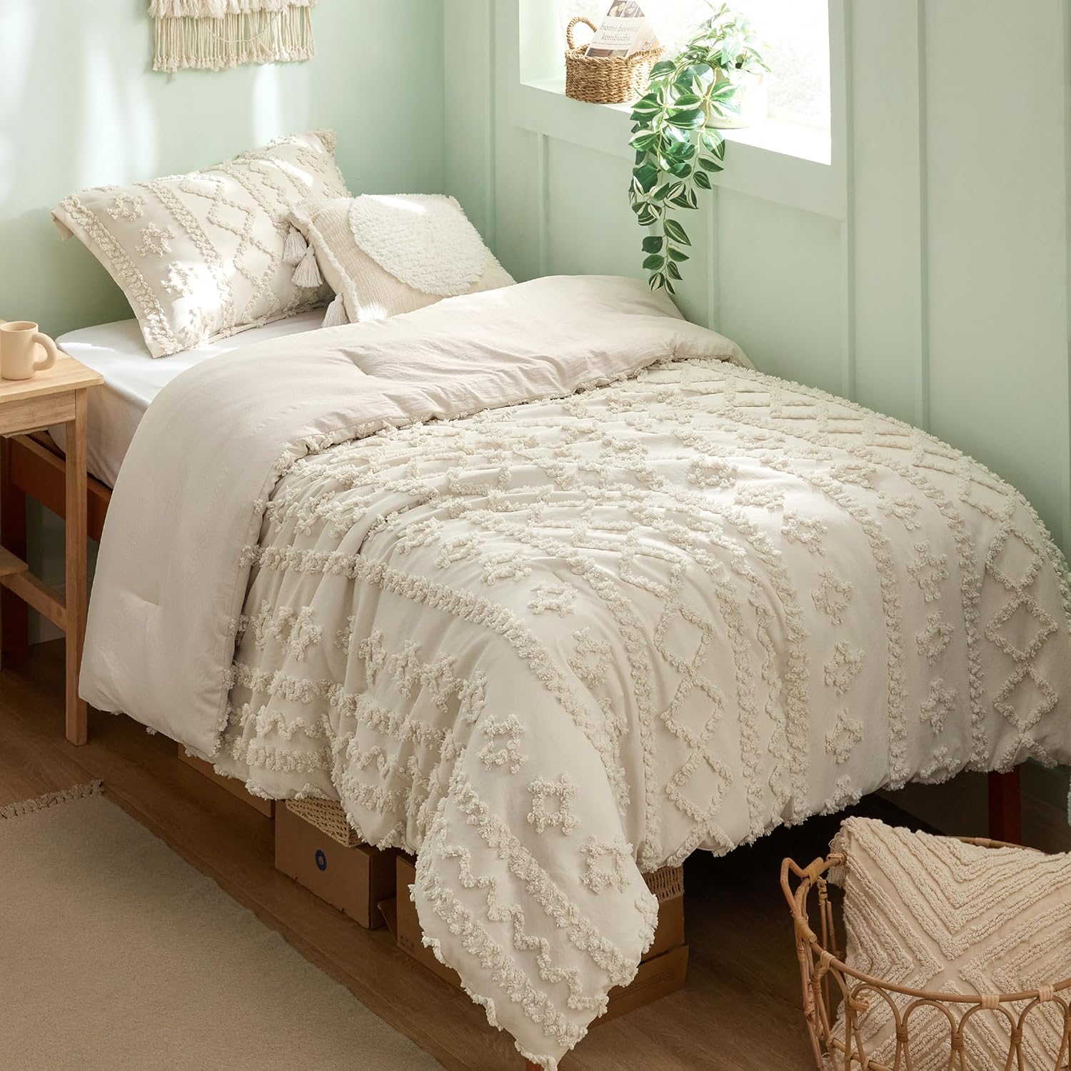 Bedsure Tufted Boho Comforter Set King Size - Beige Boho Bed Set, GentleSoft™ 3 Pieces Farmhouse Shabby Chic Embroidery Bedding, Gifts for Woman, Soft Jacquard King Comforter for All Seasons